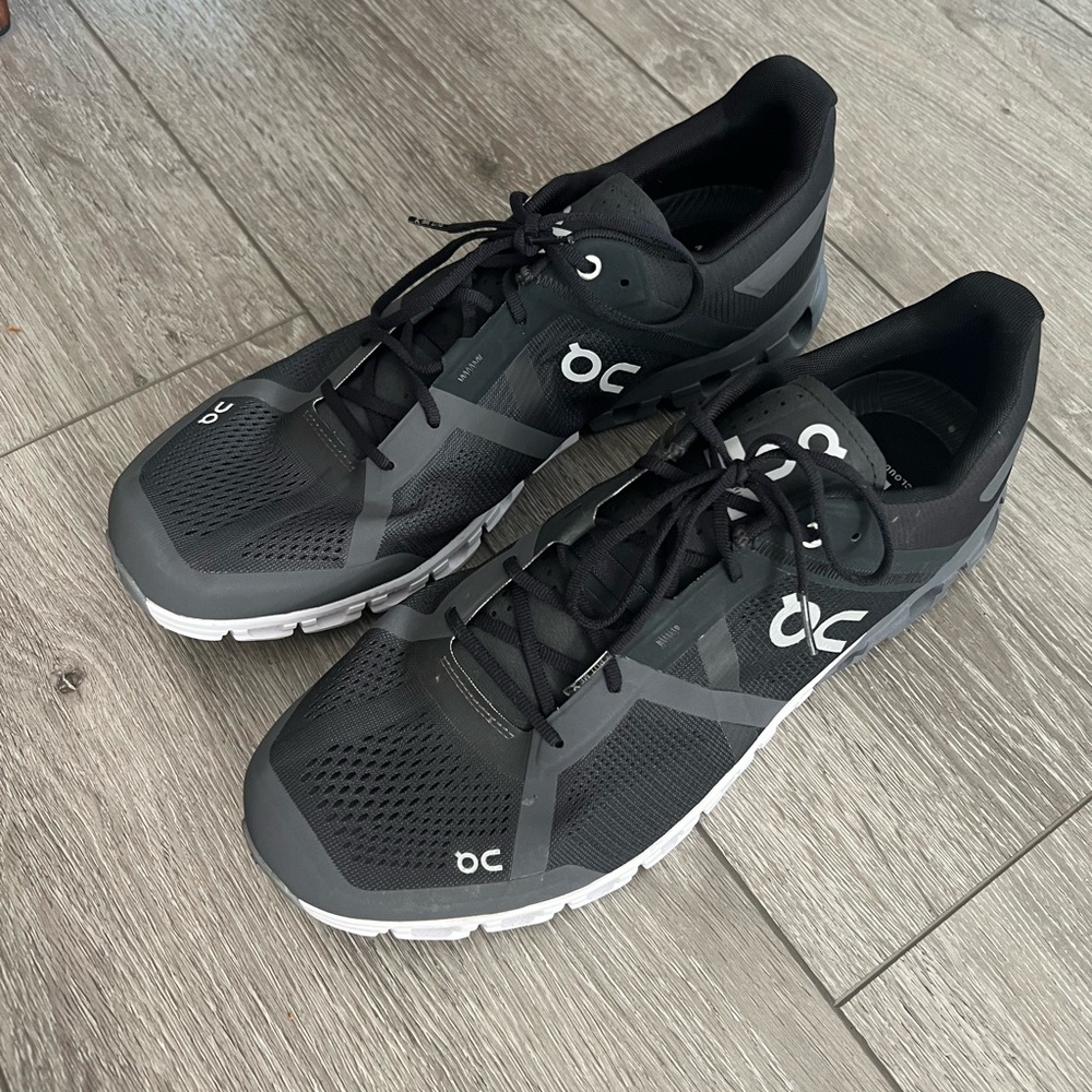 On Running Men's Black Athletic Shoes size M12